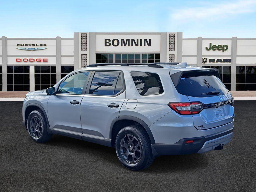 used 2023 Honda Pilot car, priced at $35,990