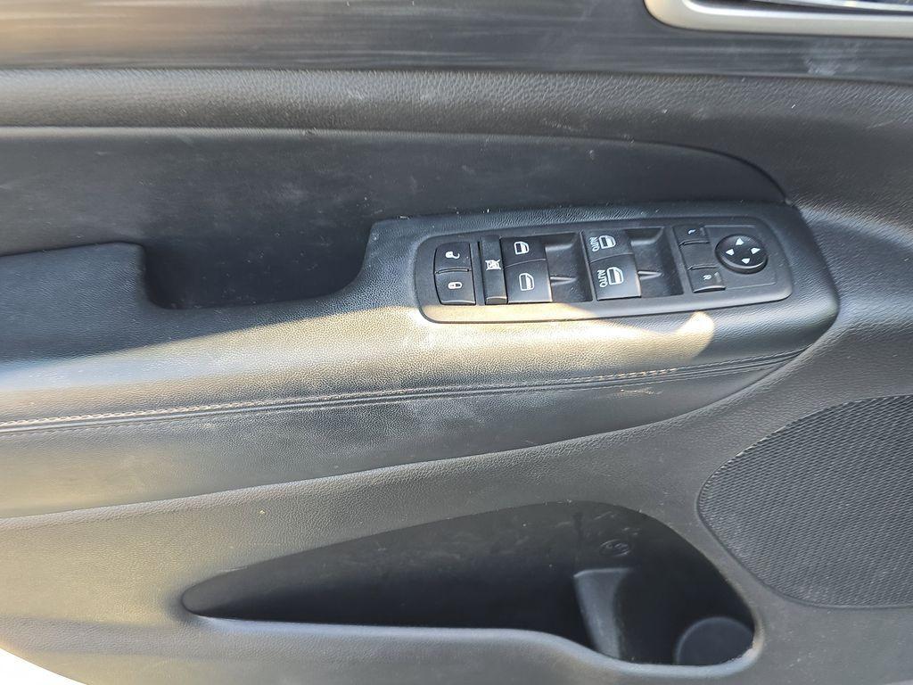 used 2020 Jeep Grand Cherokee car, priced at $15,990