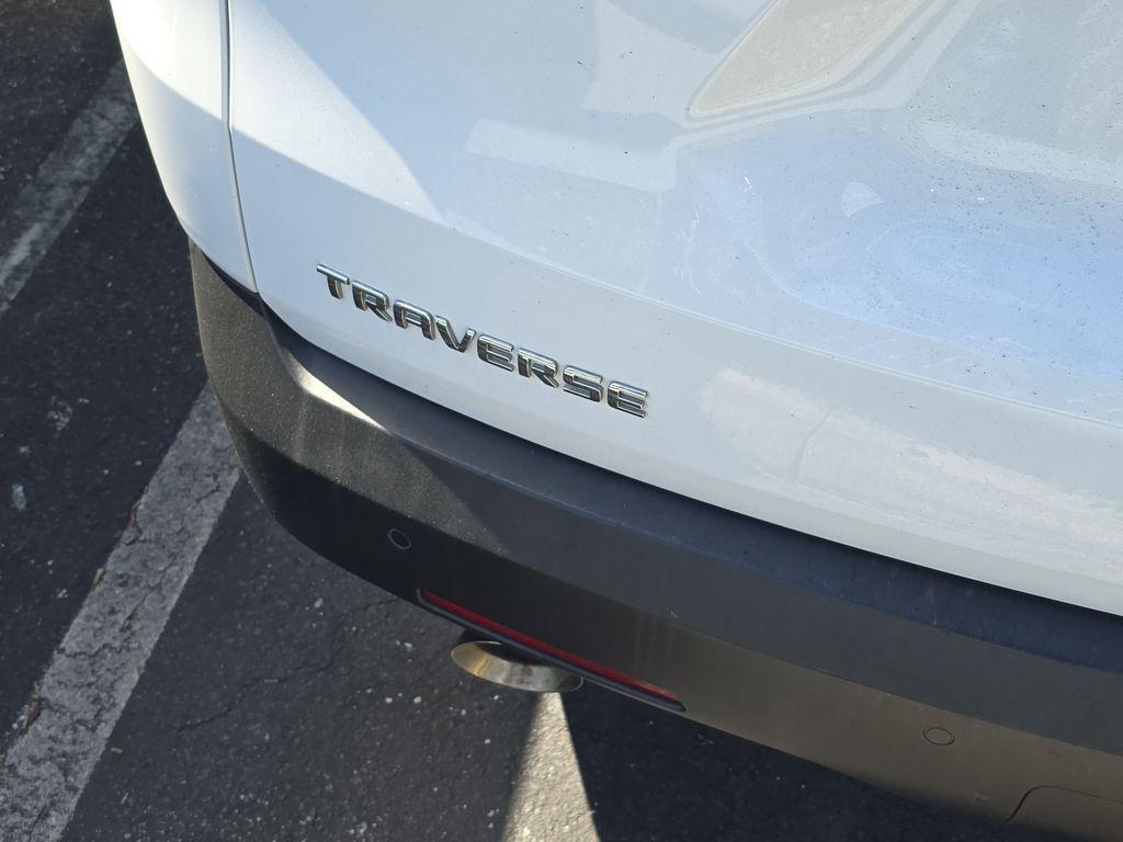 used 2022 Chevrolet Traverse car, priced at $19,490