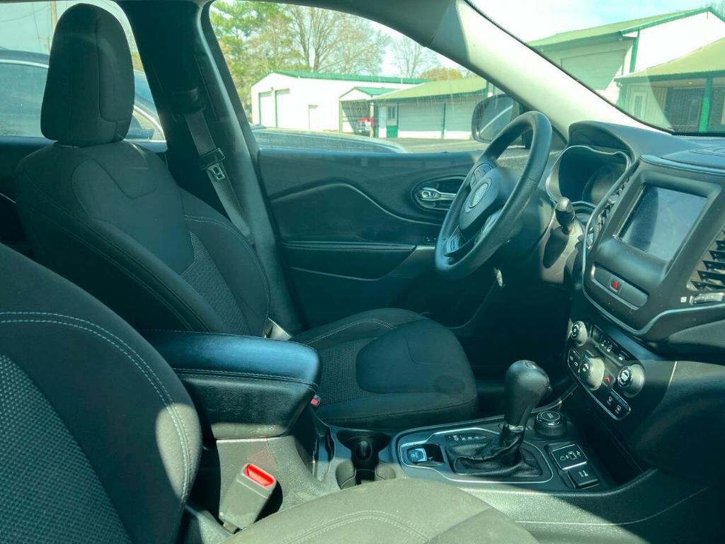used 2020 Jeep Cherokee car, priced at $12,900