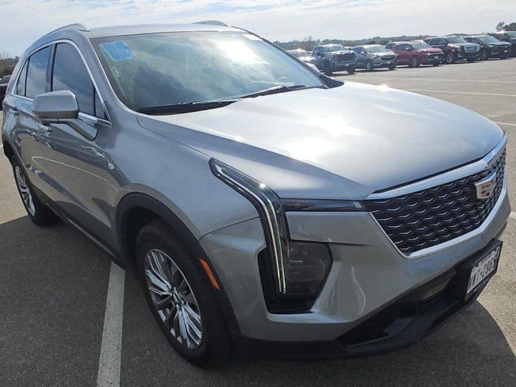 used 2025 Cadillac XT4 car, priced at $38,142