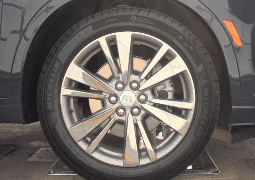 used 2025 Cadillac XT6 car, priced at $40,031