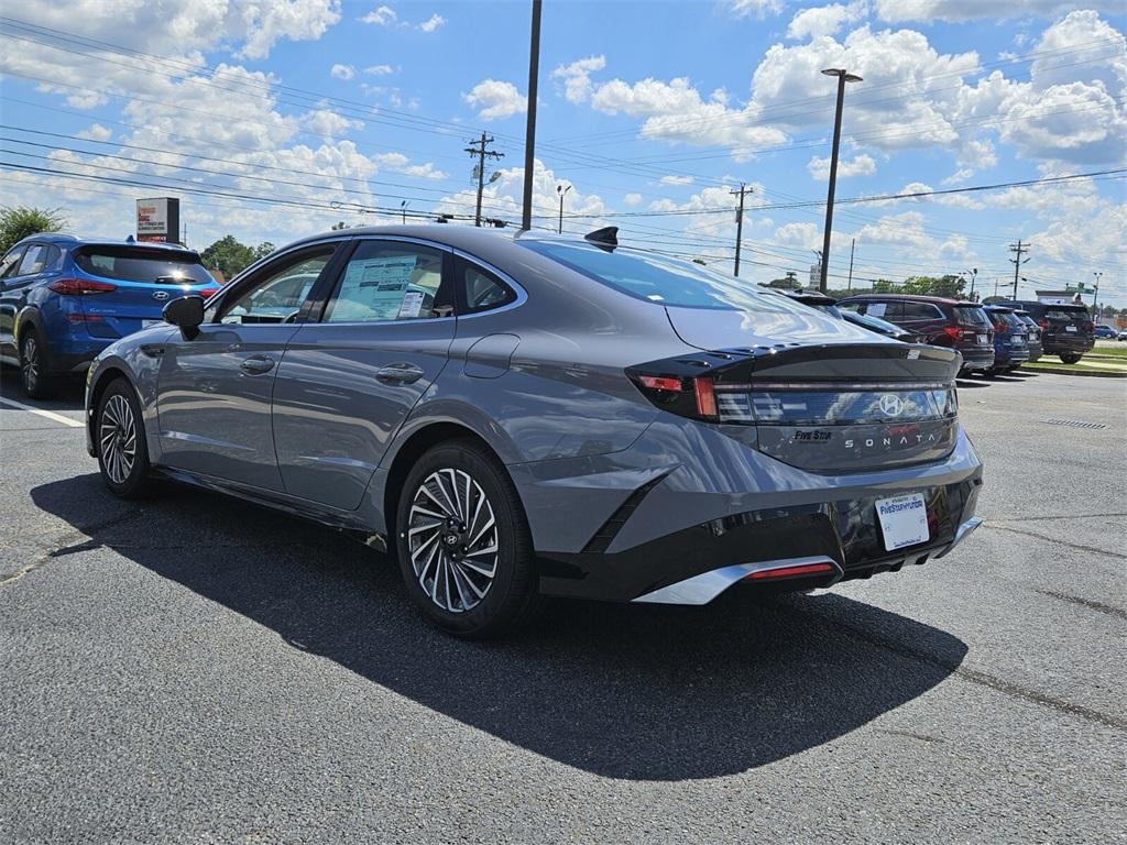 new 2025 Hyundai Sonata Hybrid car, priced at $29,649