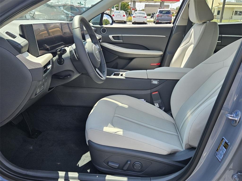 new 2025 Hyundai Sonata Hybrid car, priced at $29,649