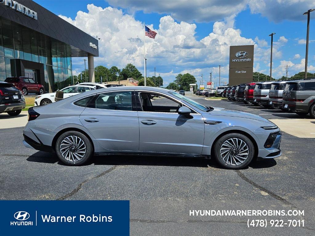 new 2025 Hyundai Sonata Hybrid car, priced at $26,998