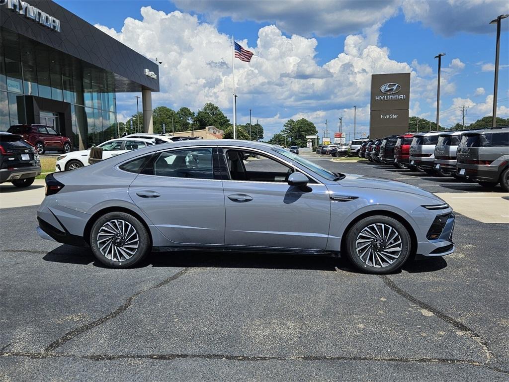 new 2025 Hyundai Sonata Hybrid car, priced at $29,649