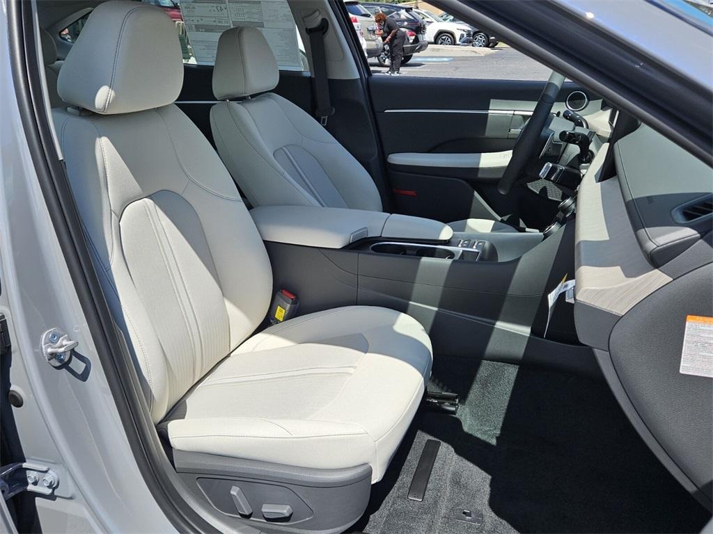new 2025 Hyundai Sonata Hybrid car, priced at $29,649