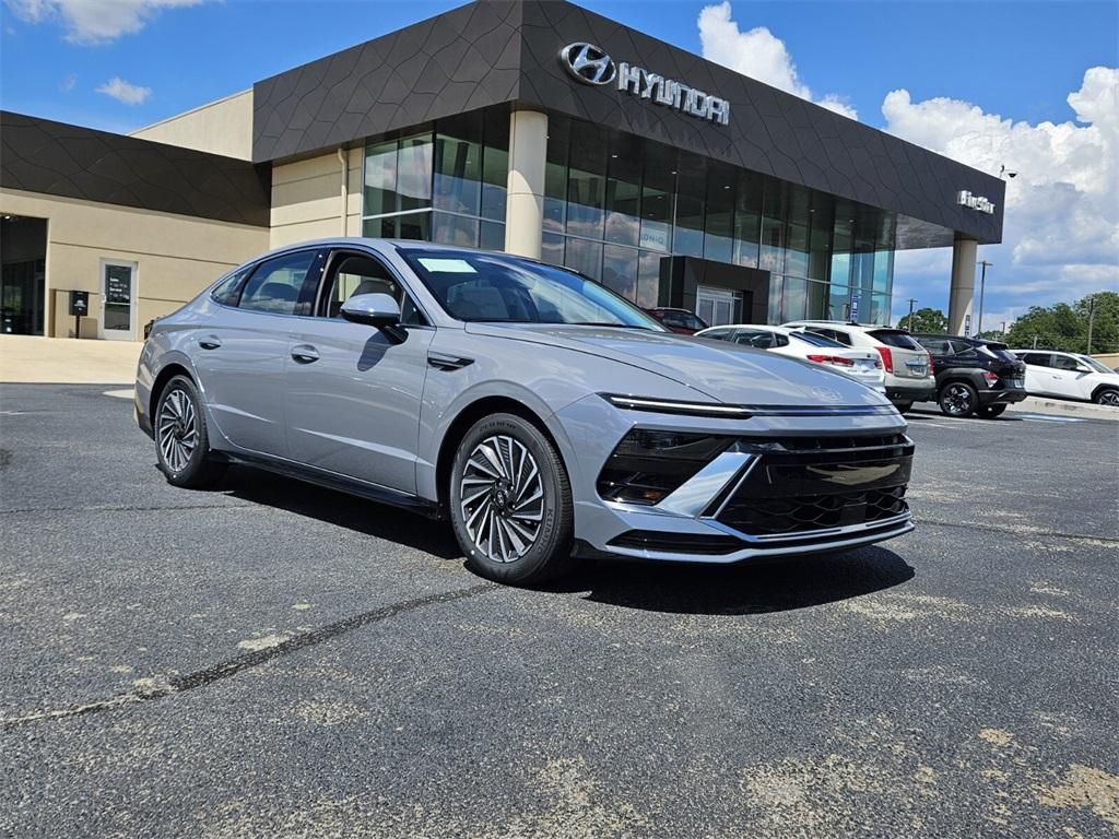 new 2025 Hyundai Sonata Hybrid car, priced at $29,649