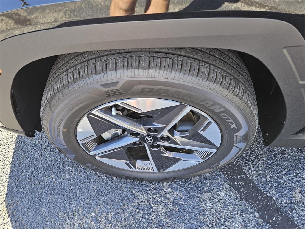 new 2025 Hyundai TUCSON Hybrid car, priced at $33,996