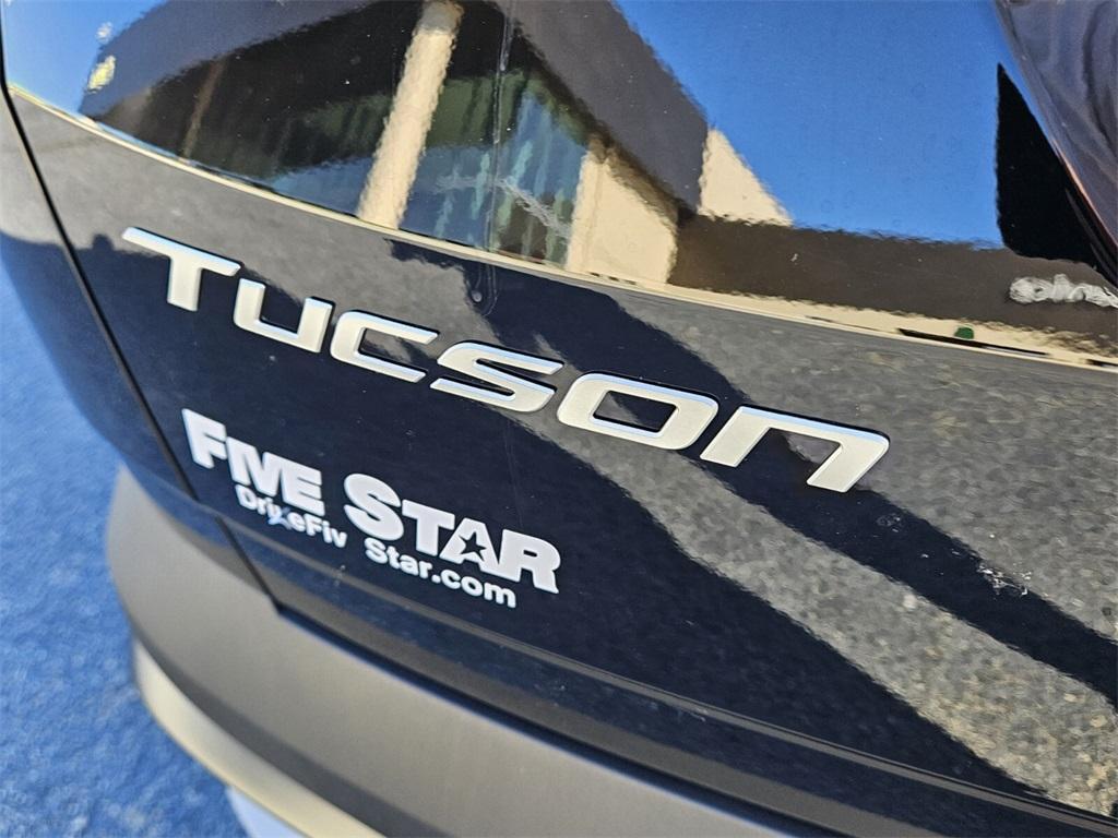 new 2025 Hyundai TUCSON Hybrid car, priced at $33,996