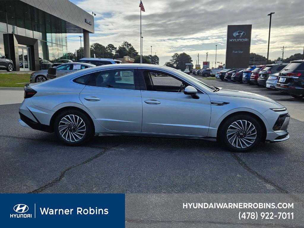 new 2025 Hyundai Sonata Hybrid car, priced at $26,995