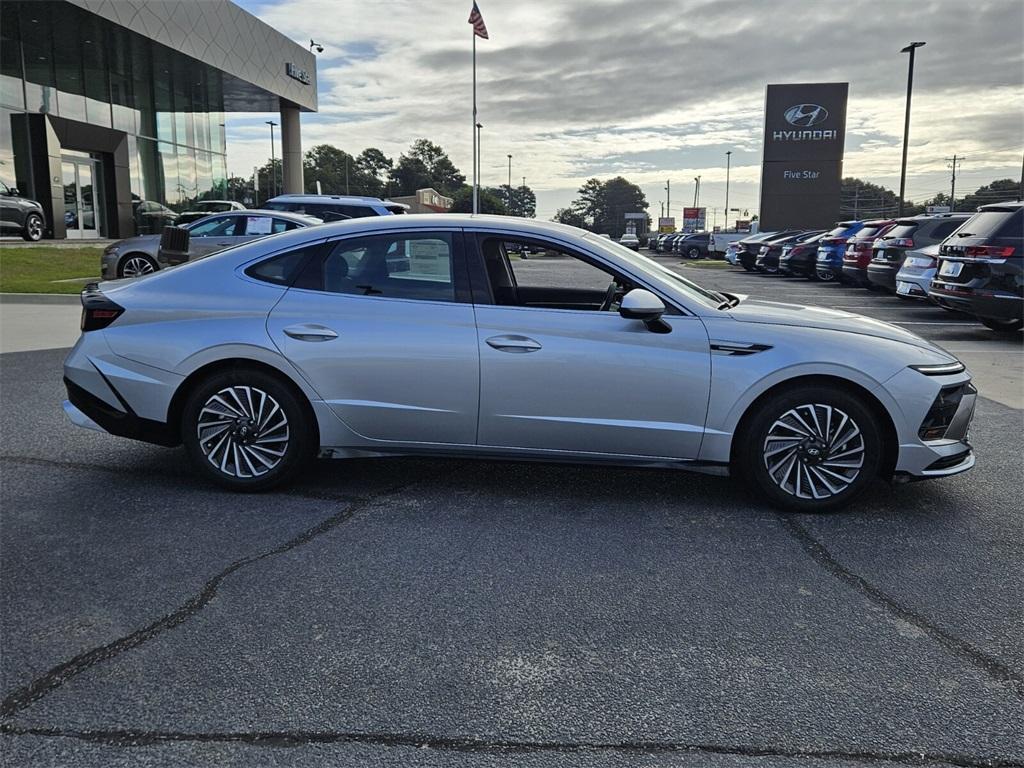 new 2025 Hyundai Sonata Hybrid car, priced at $29,660