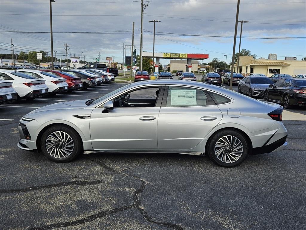 new 2025 Hyundai Sonata Hybrid car, priced at $29,660