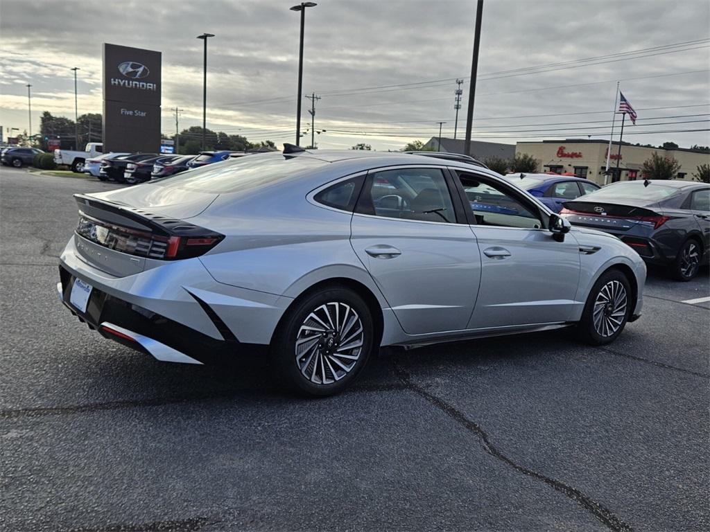 new 2025 Hyundai Sonata Hybrid car, priced at $29,660