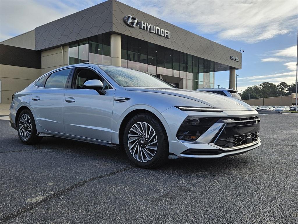 new 2025 Hyundai Sonata Hybrid car, priced at $29,660