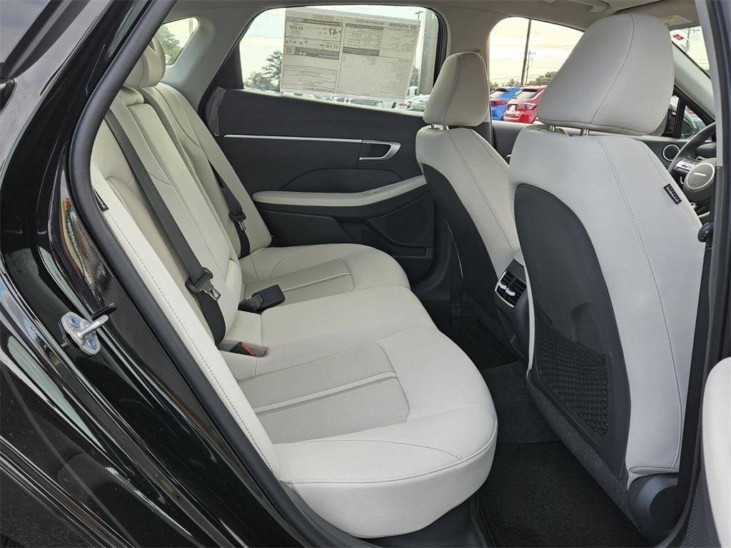 new 2025 Hyundai Sonata Hybrid car, priced at $29,649