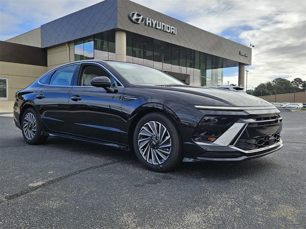 new 2025 Hyundai Sonata Hybrid car, priced at $29,649
