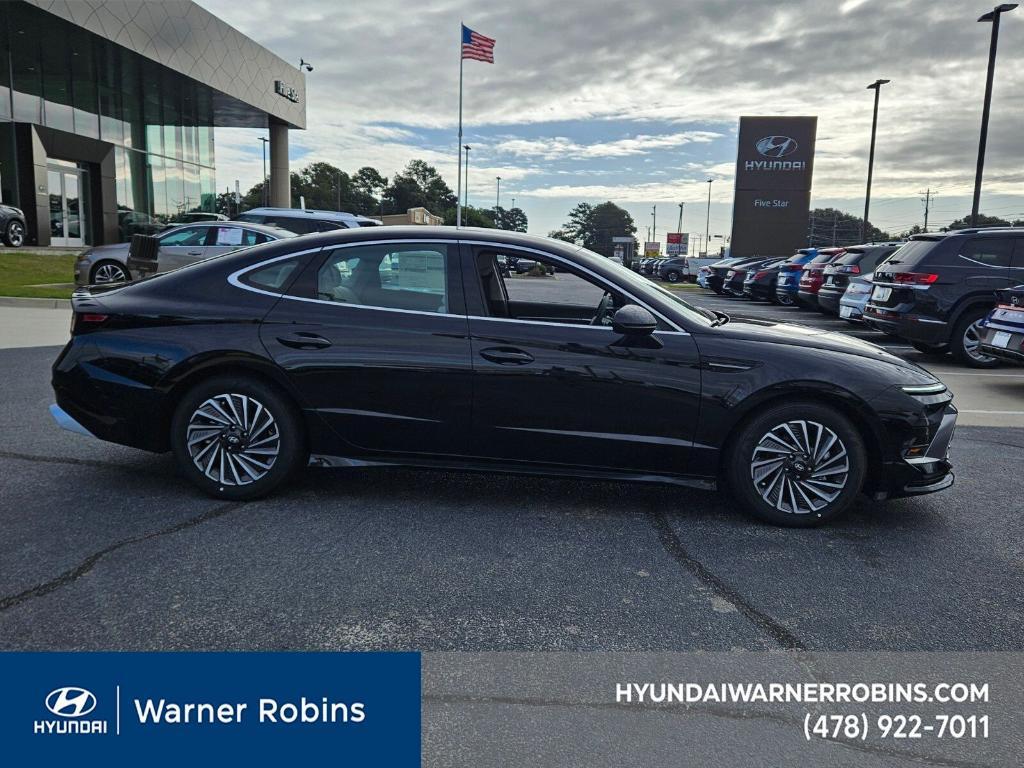 new 2025 Hyundai Sonata Hybrid car, priced at $26,895