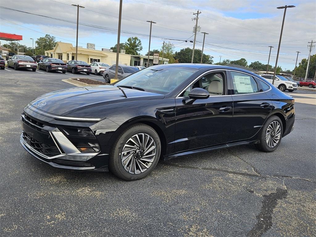 new 2025 Hyundai Sonata Hybrid car, priced at $29,649