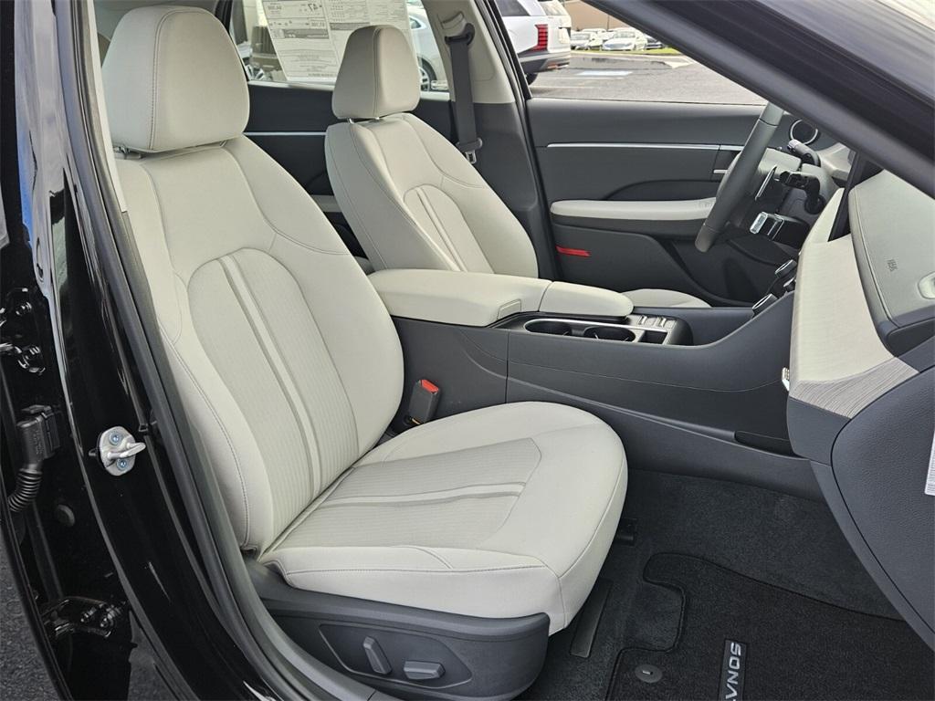 new 2025 Hyundai Sonata Hybrid car, priced at $29,649
