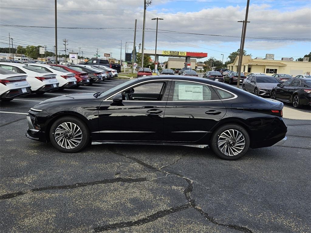 new 2025 Hyundai Sonata Hybrid car, priced at $29,649