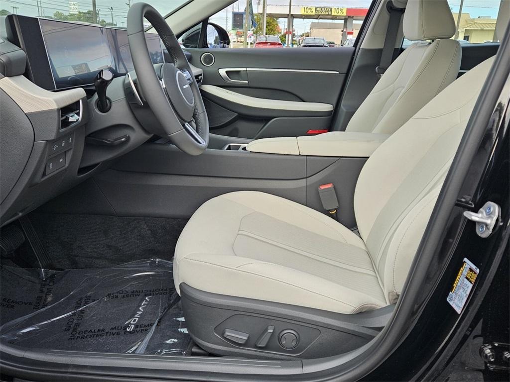 new 2025 Hyundai Sonata Hybrid car, priced at $29,649