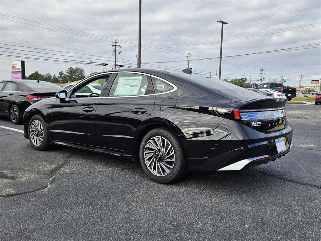 new 2025 Hyundai Sonata Hybrid car, priced at $29,649
