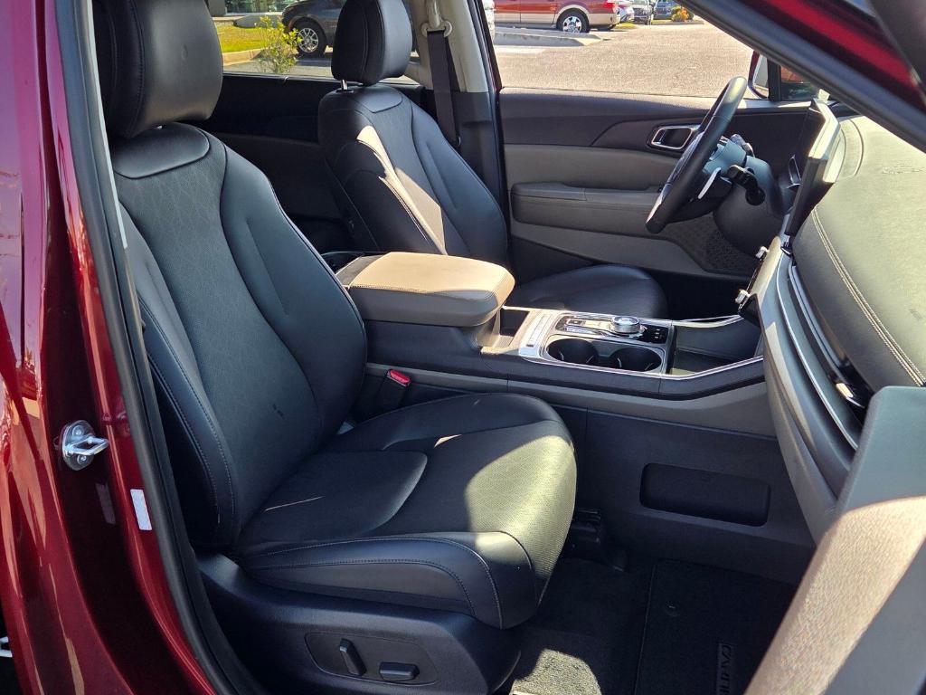 used 2025 Kia Carnival Hybrid car, priced at $35,260