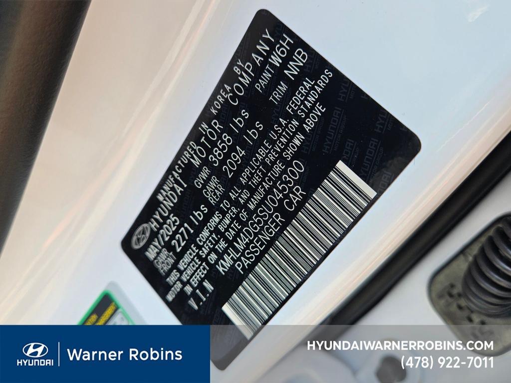 new 2025 Hyundai Elantra car, priced at $21,996