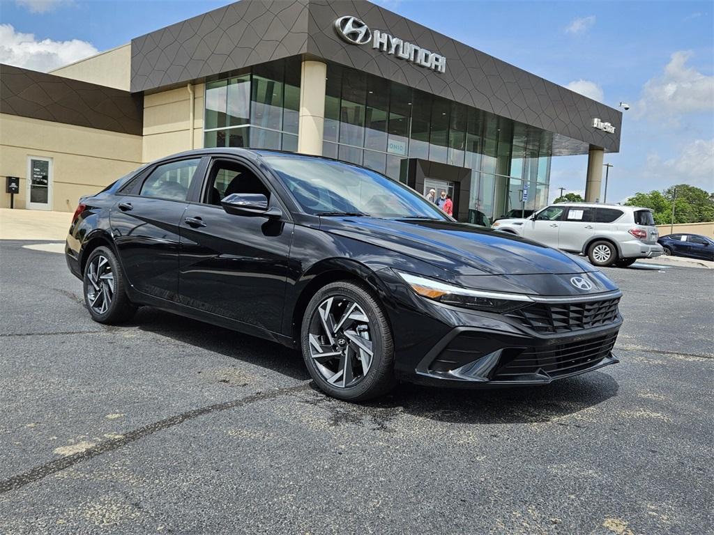 new 2025 Hyundai Elantra car, priced at $21,322