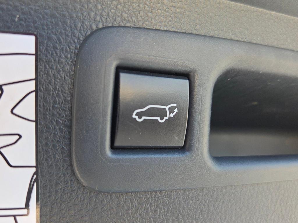 used 2022 Toyota Highlander Hybrid car, priced at $30,820