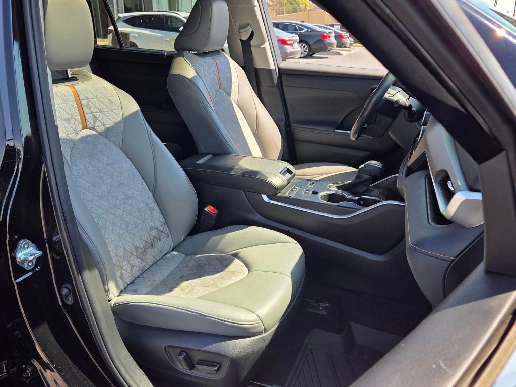 used 2022 Toyota Highlander Hybrid car, priced at $30,820