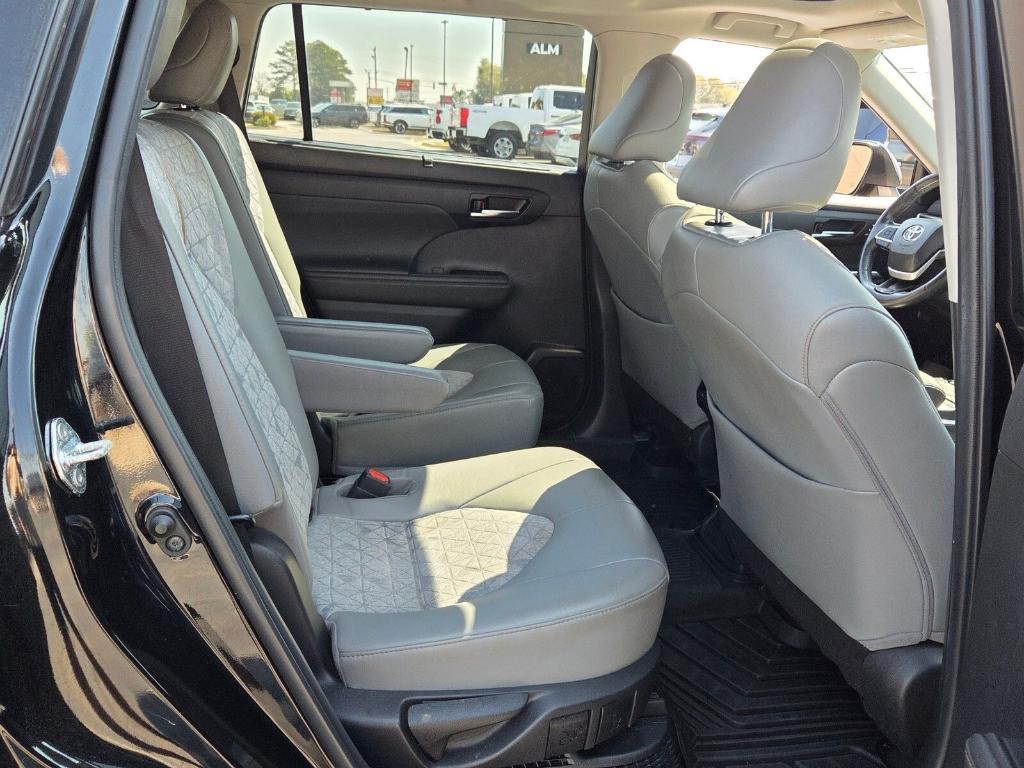 used 2022 Toyota Highlander Hybrid car, priced at $30,820