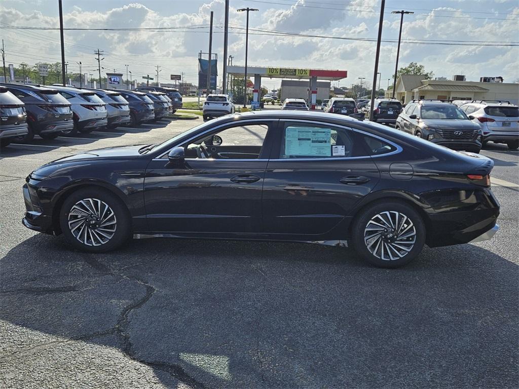 new 2025 Hyundai Sonata Hybrid car, priced at $35,550