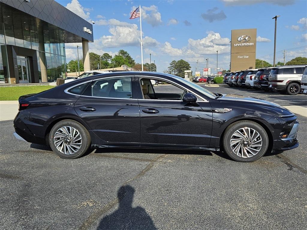 new 2025 Hyundai Sonata Hybrid car, priced at $35,550