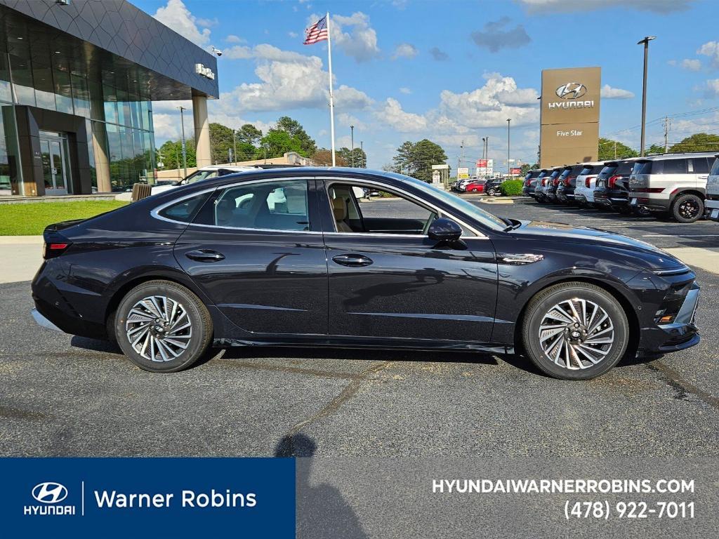 new 2025 Hyundai Sonata Hybrid car, priced at $32,665