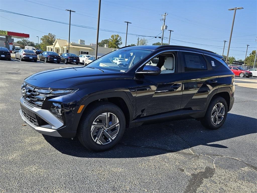 new 2025 Hyundai TUCSON Hybrid car, priced at $31,061