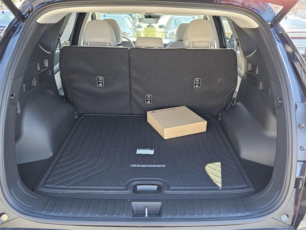new 2025 Hyundai TUCSON Hybrid car, priced at $31,061