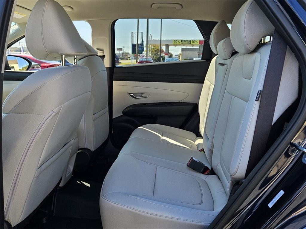 new 2025 Hyundai TUCSON Hybrid car, priced at $31,061