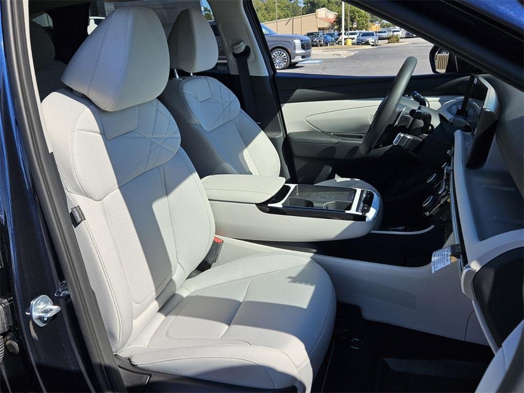new 2025 Hyundai TUCSON Hybrid car, priced at $31,061