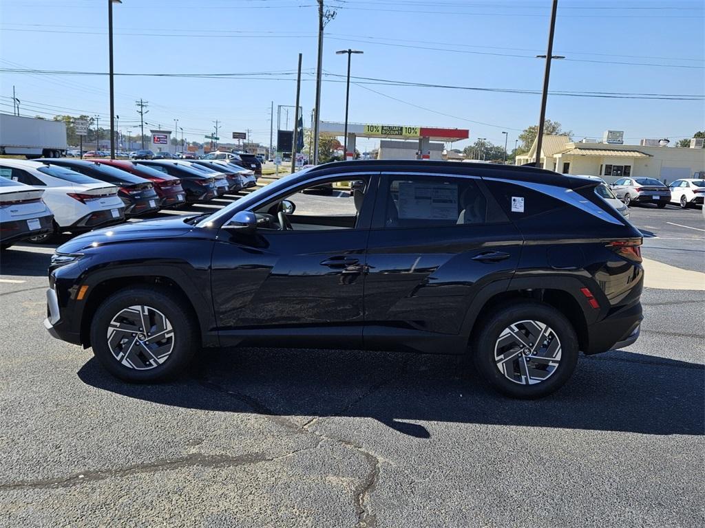 new 2025 Hyundai TUCSON Hybrid car, priced at $31,061