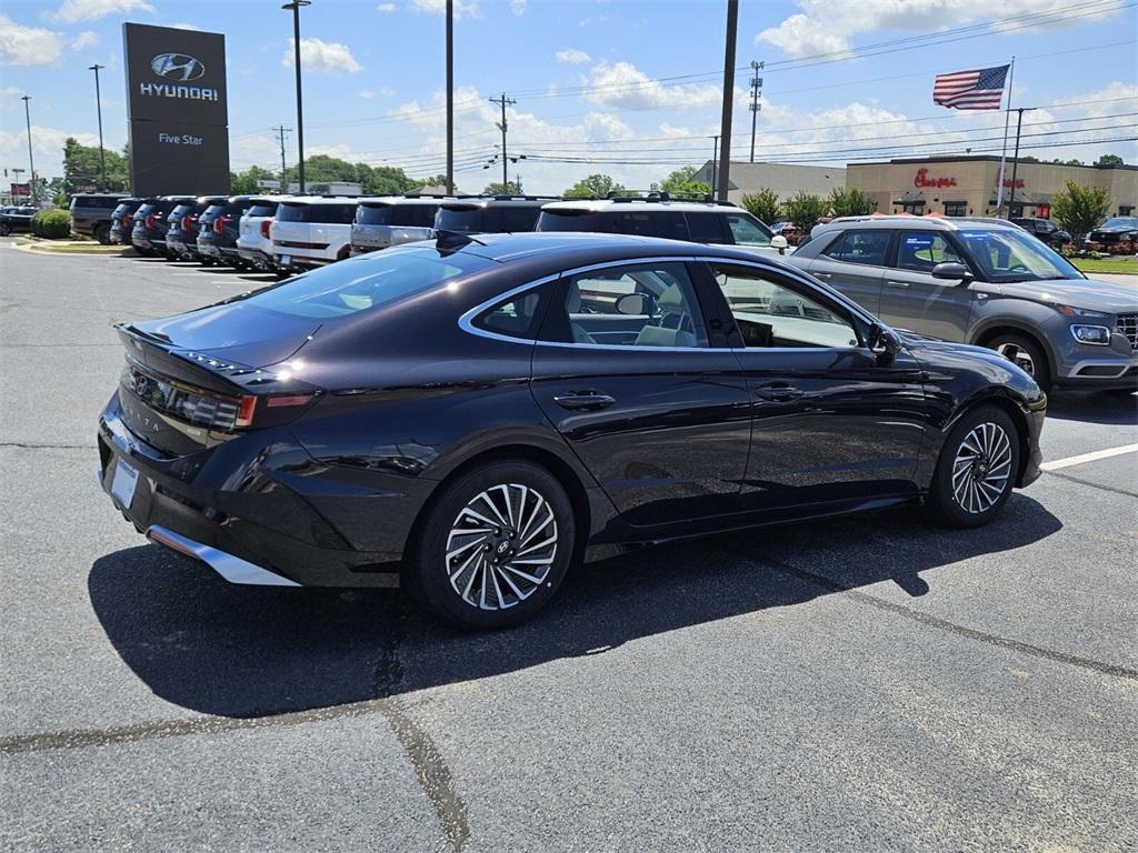 new 2025 Hyundai Sonata Hybrid car, priced at $35,703