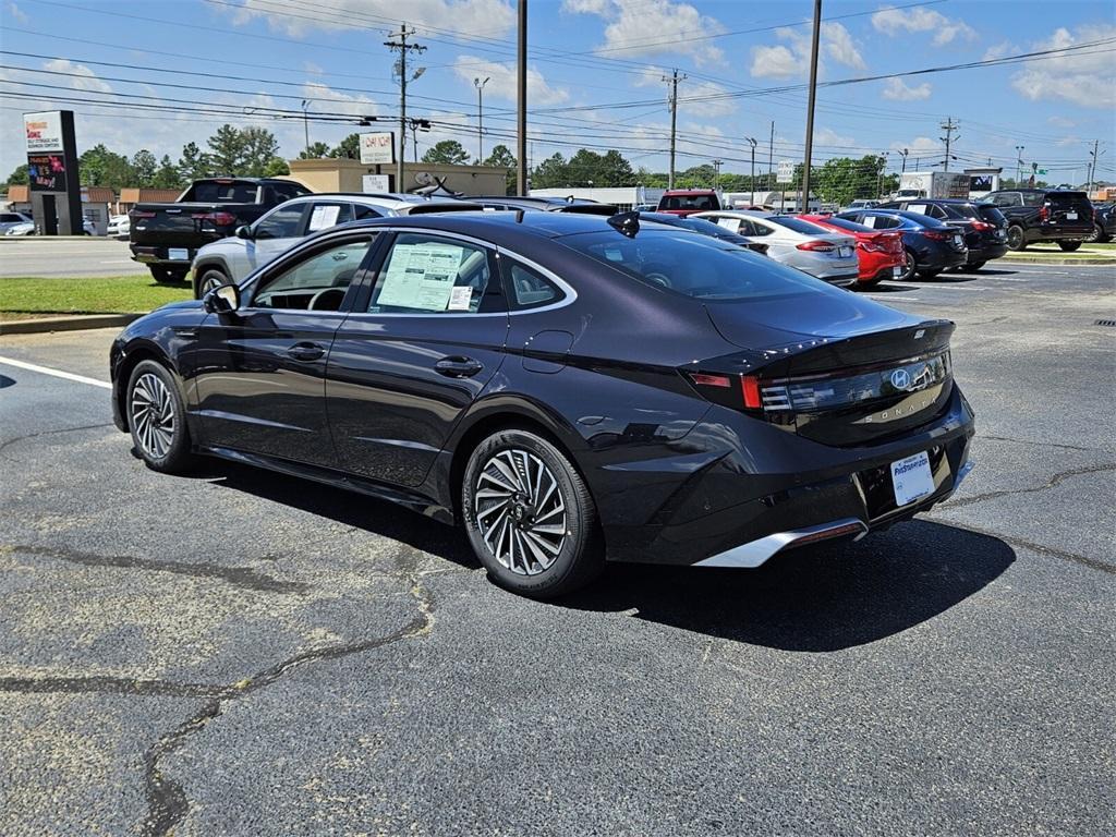 new 2025 Hyundai Sonata Hybrid car, priced at $35,703