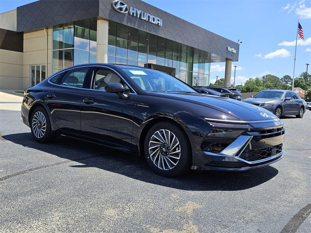 new 2025 Hyundai Sonata Hybrid car, priced at $35,703