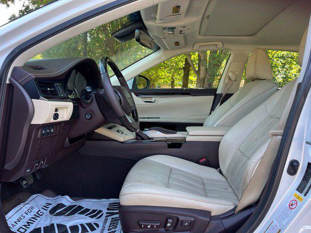 Lexus ES view 11