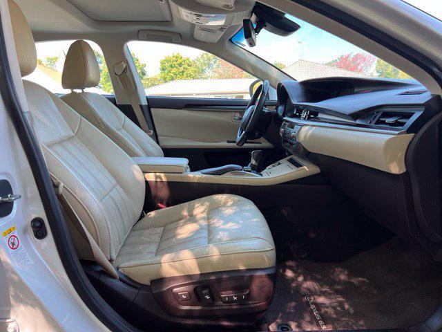 Lexus ES view 22