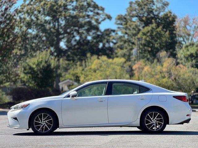 Lexus ES view 8