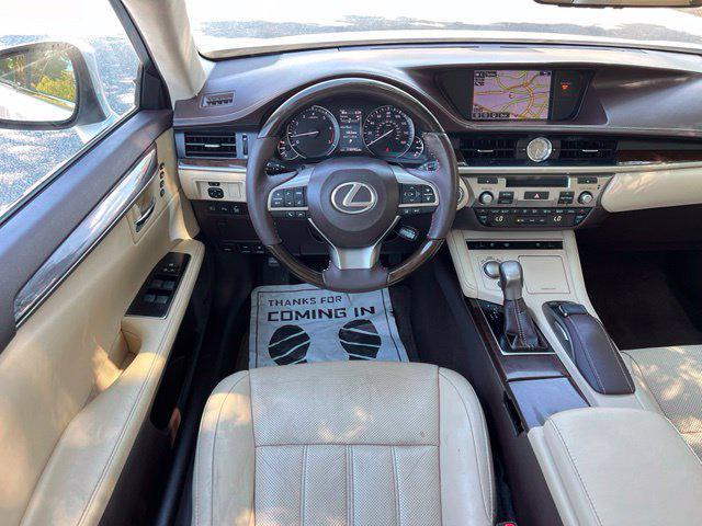 Lexus ES view 30