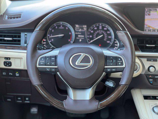 Lexus ES view 31