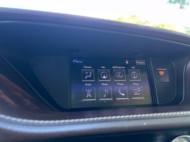 Lexus ES view 40